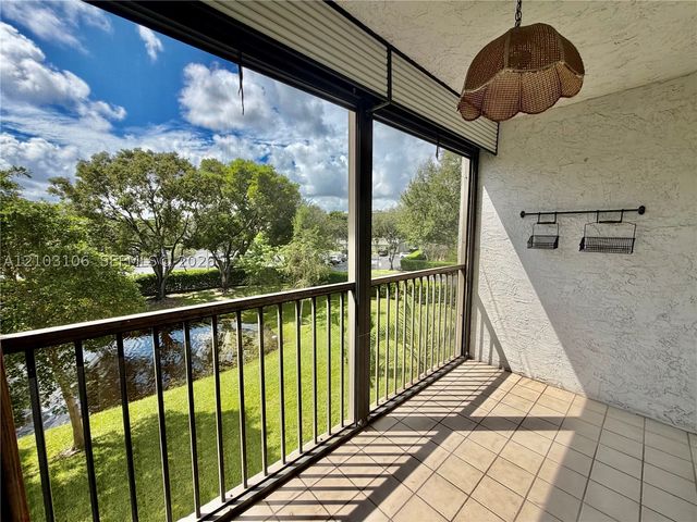 2230 N Cypress Bend Dr 308, Pompano Beach, FL 33069