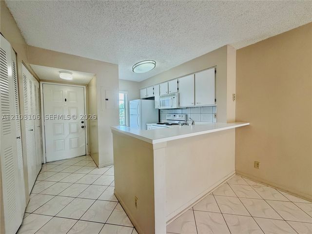2230 N Cypress Bend Dr 308, Pompano Beach, FL 33069