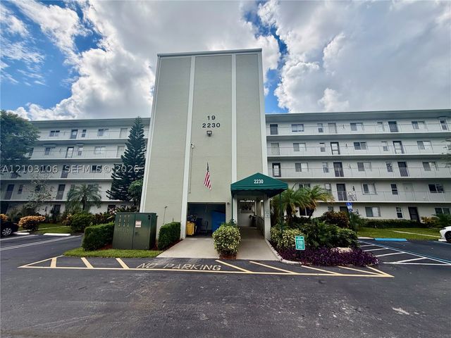 2230 N Cypress Bend Dr 308, Pompano Beach, FL 33069