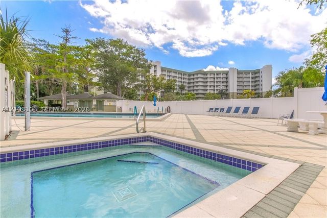 2230 N Cypress Bend Dr 308, Pompano Beach, FL 33069