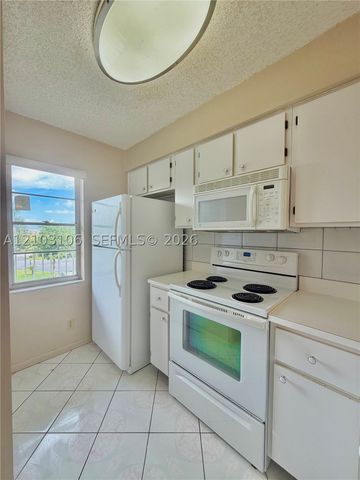 2230 N Cypress Bend Dr 308, Pompano Beach, FL 33069