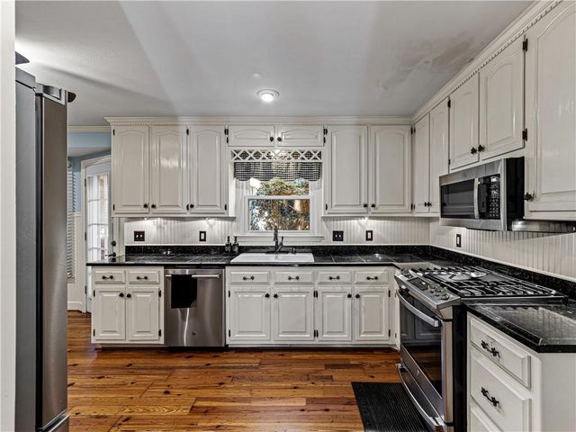 215 Pineywood Road, Griffin, GA 30224