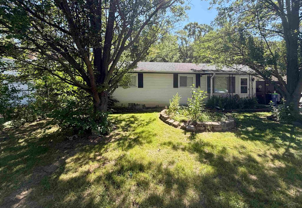 1871 Joy Road, Buena Vista Twp, MI 48601