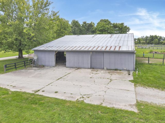 8824/8826 Morse Road SW, Pataskala, OH 43062