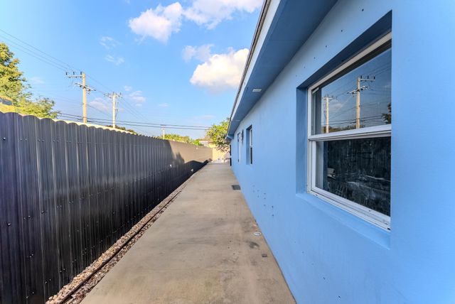 1432 SW 26th Avenue, Fort Lauderdale, FL 33312