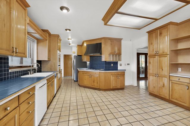 525 Sierra Drive SE, Albuquerque, NM 87108