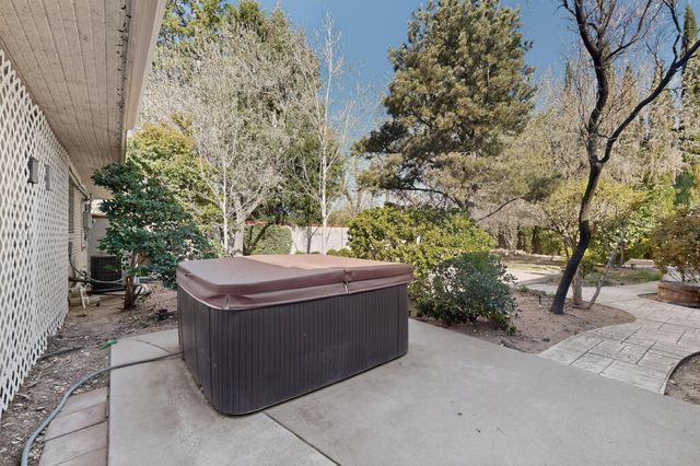 525 Sierra Drive SE, Albuquerque, NM 87108