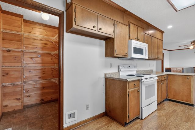 679 Howell Hill Rd, Flintville, TN 37335