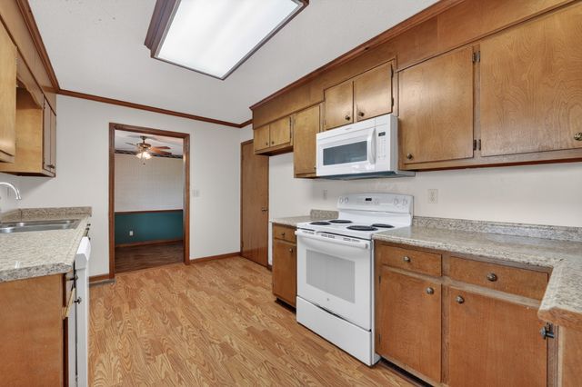 679 Howell Hill Rd, Flintville, TN 37335