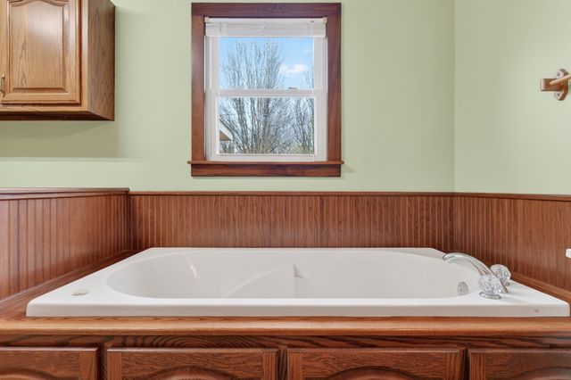 679 Howell Hill Rd, Flintville, TN 37335