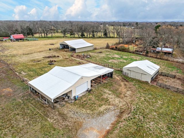 679 Howell Hill Rd, Flintville, TN 37335