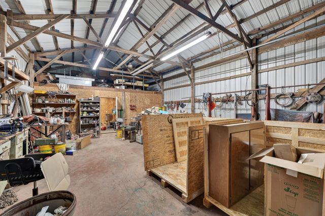 679 Howell Hill Rd, Flintville, TN 37335