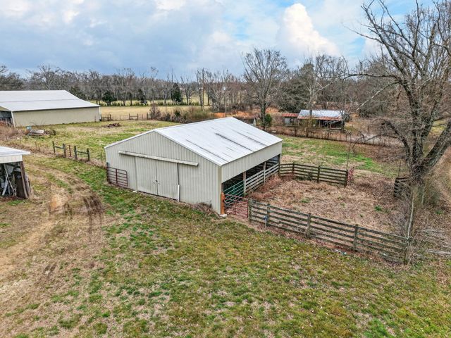 679 Howell Hill Rd, Flintville, TN 37335