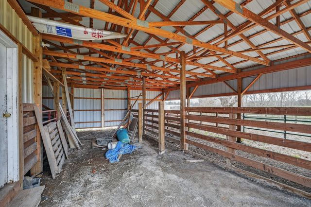 679 Howell Hill Rd, Flintville, TN 37335