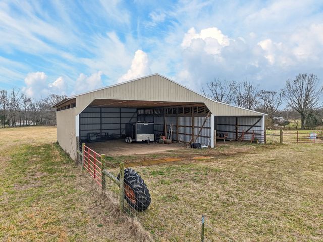 679 Howell Hill Rd, Flintville, TN 37335