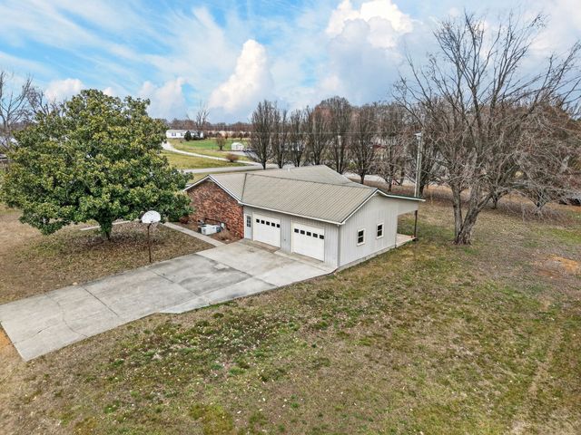 679 Howell Hill Rd, Flintville, TN 37335