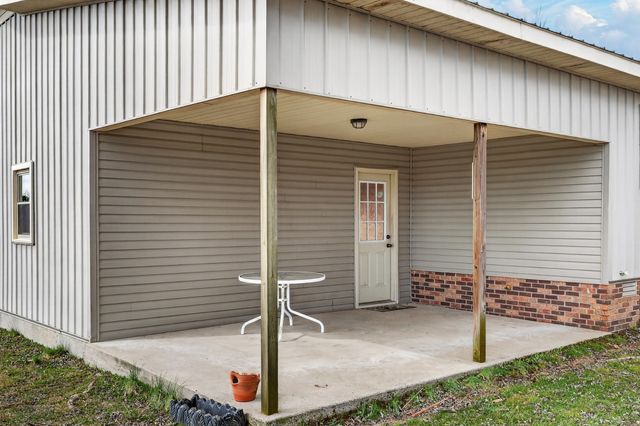 679 Howell Hill Rd, Flintville, TN 37335