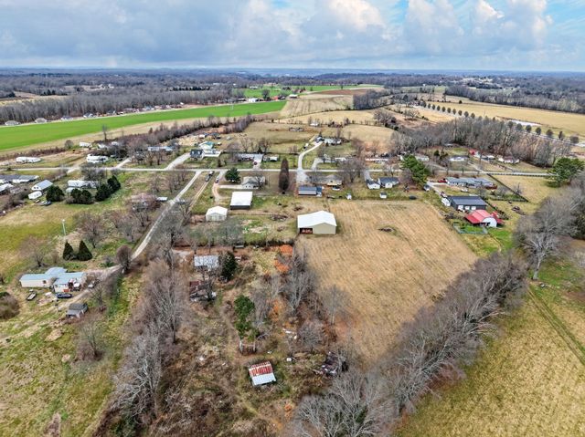 679 Howell Hill Rd, Flintville, TN 37335