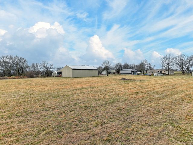 679 Howell Hill Rd, Flintville, TN 37335