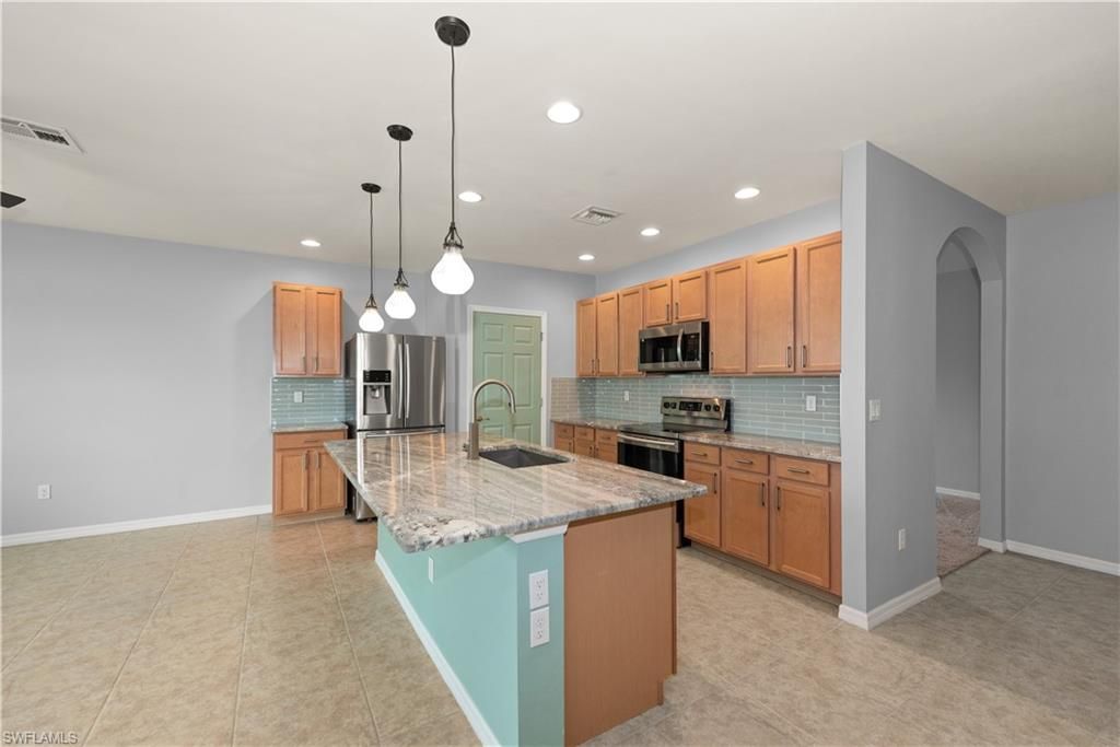 Image 10 of property listing at 2701 SW 4th PL, Cape Coral, FL 33914