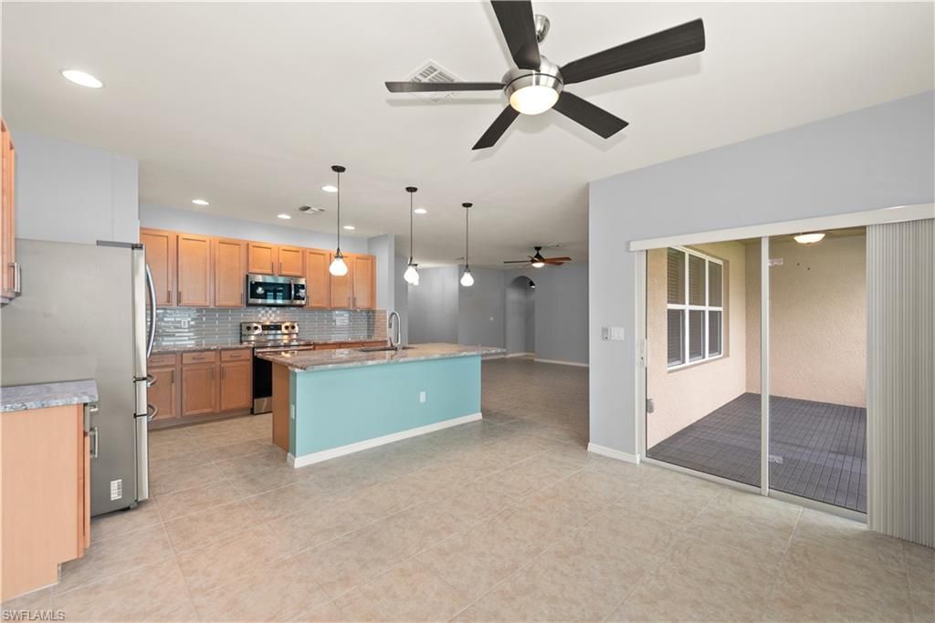 Image 11 of property listing at 2701 SW 4th PL, Cape Coral, FL 33914