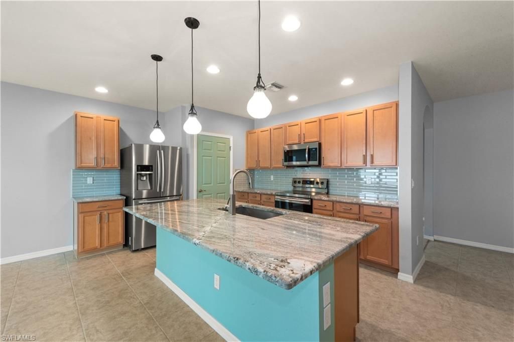 Image 3 of property listing at 2701 SW 4th PL, Cape Coral, FL 33914