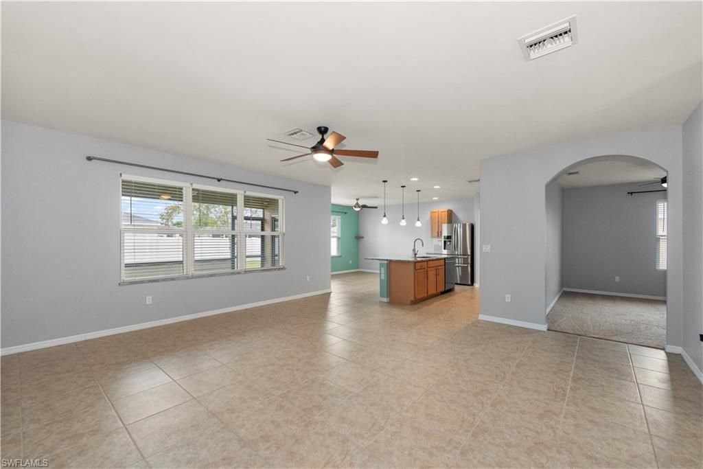Image 5 of property listing at 2701 SW 4th PL, Cape Coral, FL 33914