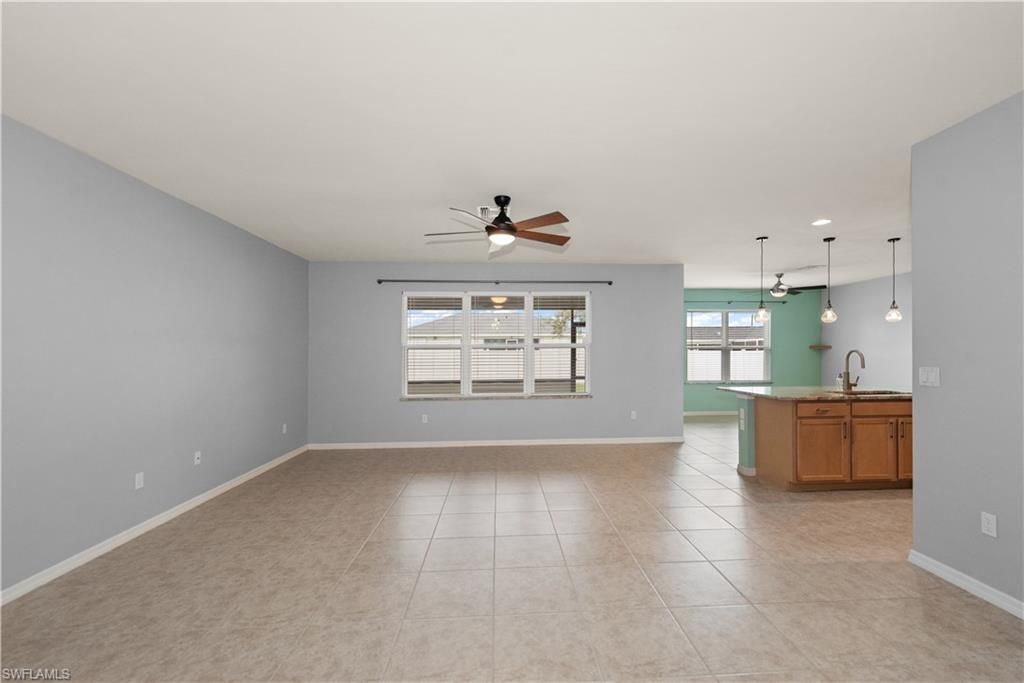 Image 7 of property listing at 2701 SW 4th PL, Cape Coral, FL 33914