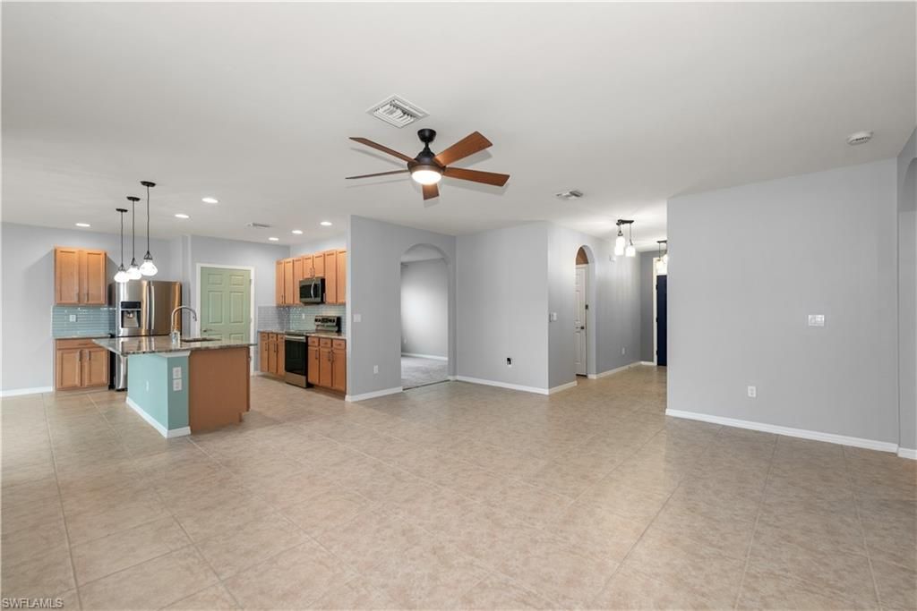 Image 9 of property listing at 2701 SW 4th PL, Cape Coral, FL 33914