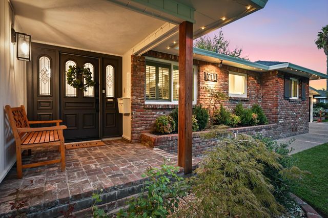 711 La Sierra Dr, Sacramento, CA 95864