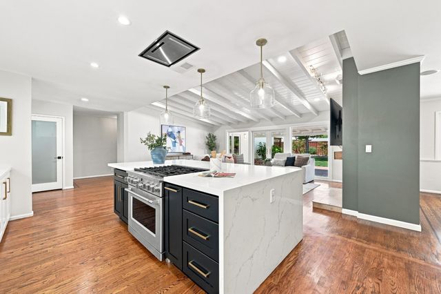 711 La Sierra Dr, Sacramento, CA 95864