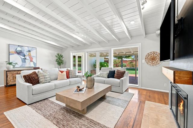 711 La Sierra Dr, Sacramento, CA 95864