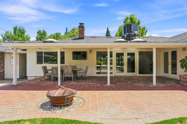 711 La Sierra Dr, Sacramento, CA 95864