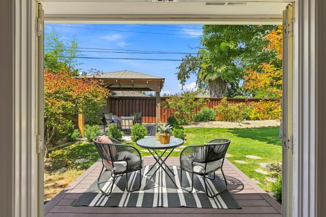 711 La Sierra Dr, Sacramento, CA 95864