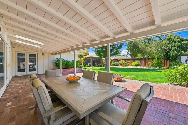 711 La Sierra Dr, Sacramento, CA 95864