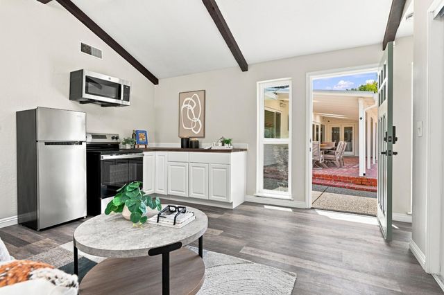 711 La Sierra Dr, Sacramento, CA 95864