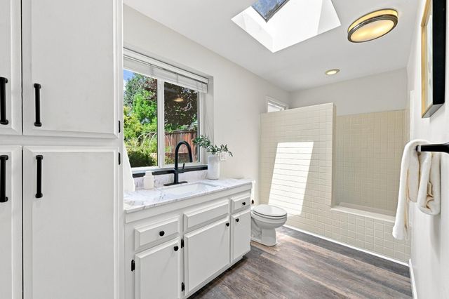 711 La Sierra Dr, Sacramento, CA 95864
