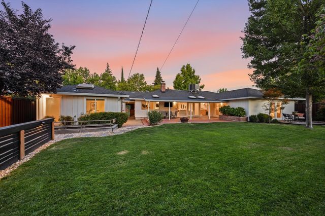 711 La Sierra Dr, Sacramento, CA 95864
