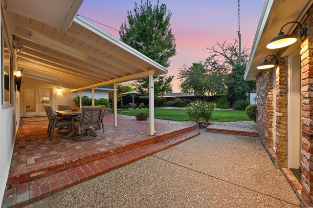 711 La Sierra Dr, Sacramento, CA 95864