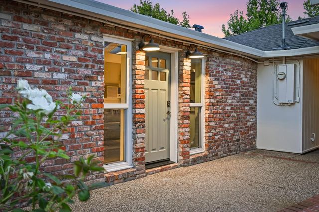 711 La Sierra Dr, Sacramento, CA 95864