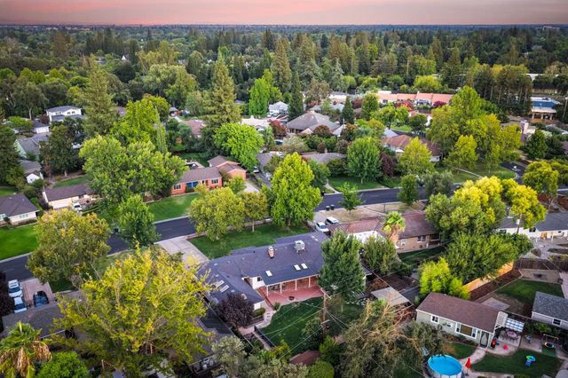 711 La Sierra Dr, Sacramento, CA 95864