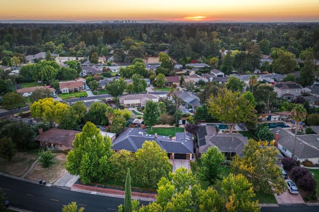 711 La Sierra Dr, Sacramento, CA 95864