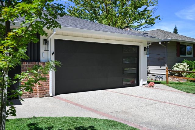 711 La Sierra Dr, Sacramento, CA 95864