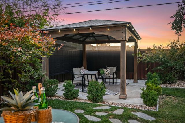 711 La Sierra Dr, Sacramento, CA 95864