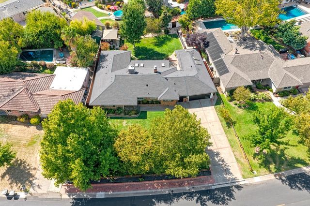 711 La Sierra Dr, Sacramento, CA 95864