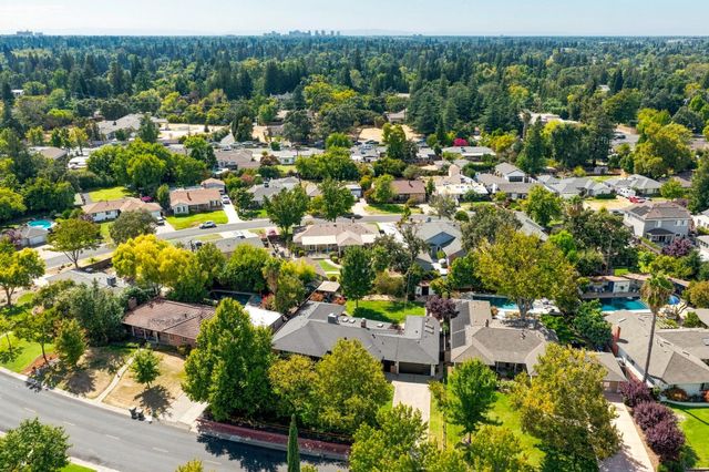 711 La Sierra Dr, Sacramento, CA 95864