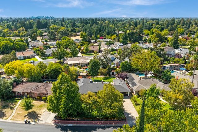 711 La Sierra Dr, Sacramento, CA 95864