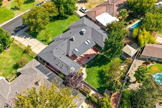 711 La Sierra Dr, Sacramento, CA 95864