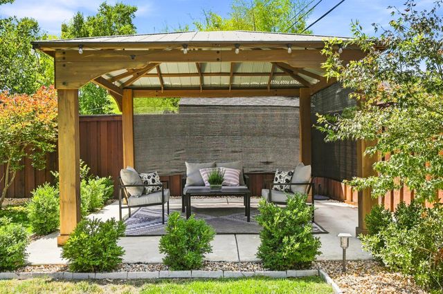 711 La Sierra Dr, Sacramento, CA 95864
