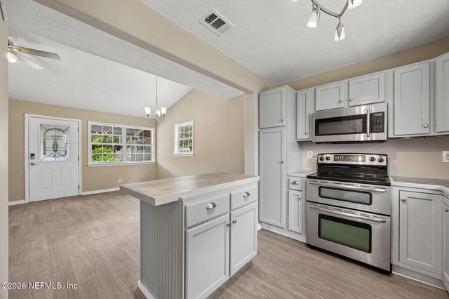 1009 CALHOUN Street, Fernandina Beach, FL 32034